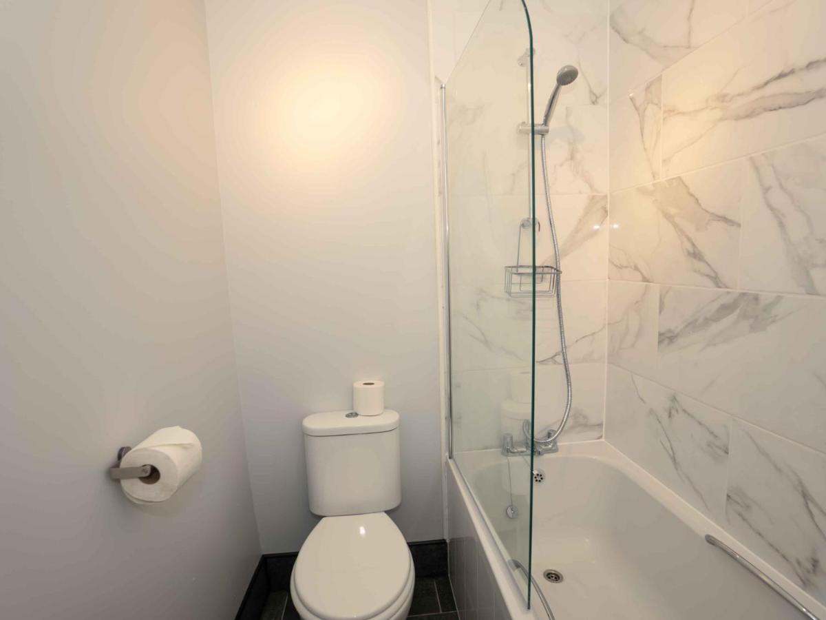 Pass The Keys Newly Renovated 2 Bedroom Apartment And Free Parking Scarborough Ngoại thất bức ảnh